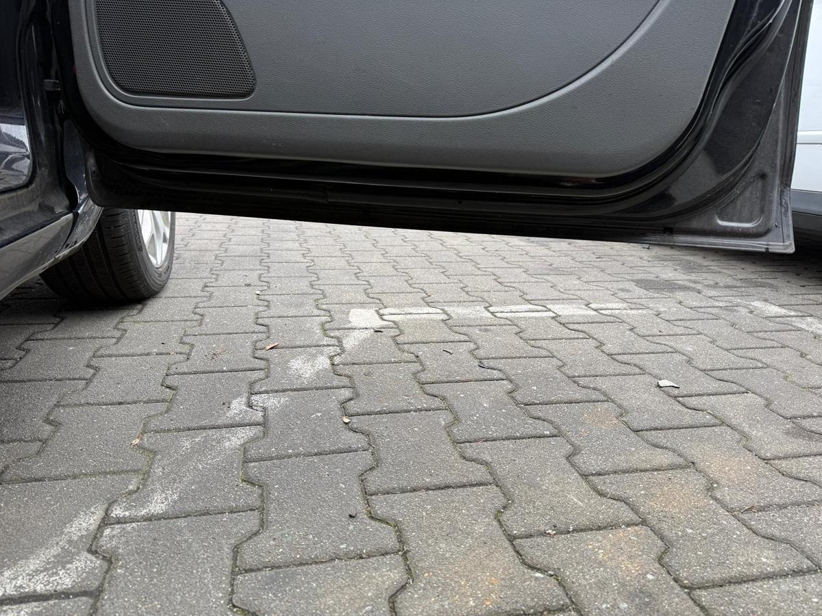 Ford Focus 2 DA3 original Tür vorn rechts Panther Schwarz Rohbau BJ09